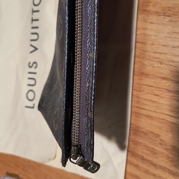 Authentic Louis Vuitton Monogram Poche Toilette 19 M47544 Cosmetics Pouch - Picture 6 of 16